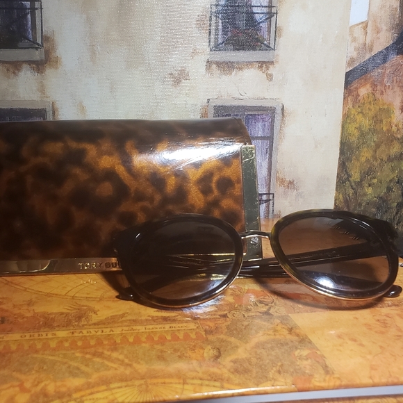 Tory Burch sunglasses with tory Burch case main image 5